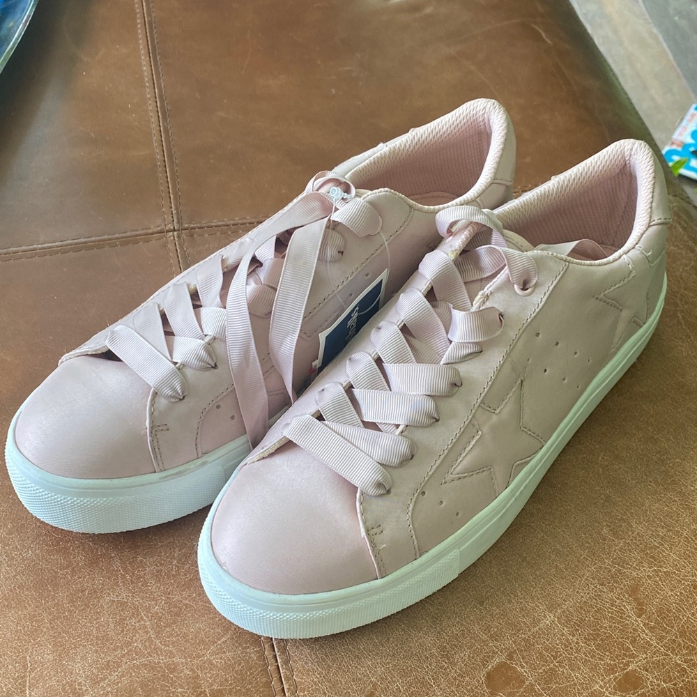 NWT Madden women’s size 10 Blush pink Star Sneakers Shoes new!! Ribbon laces!